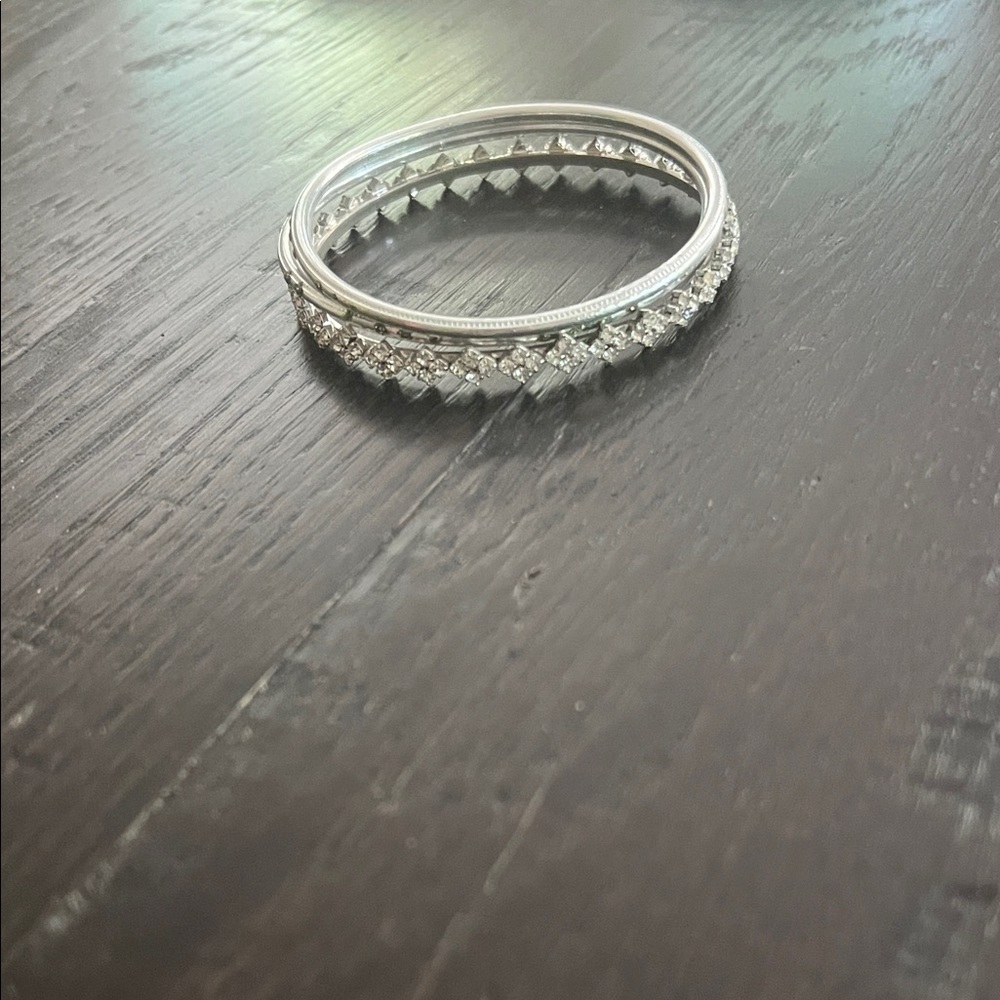 Elegant Silver Diamond-Patterned Bangle - image 1